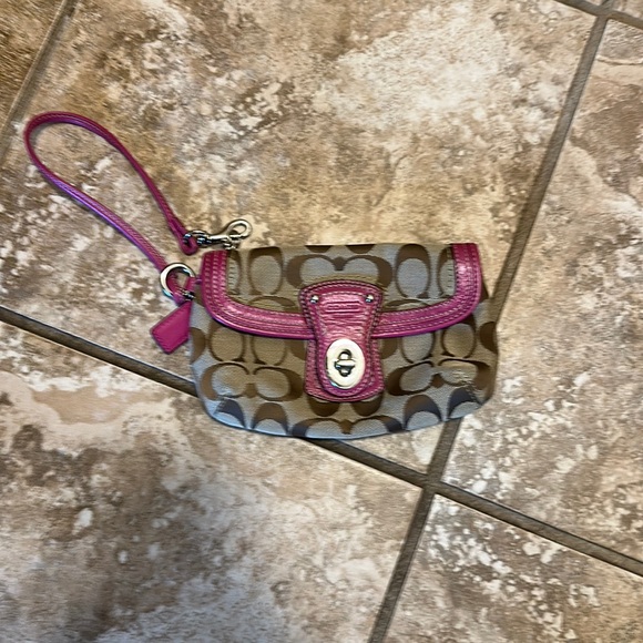 Coach Handbags - Coach wristlet